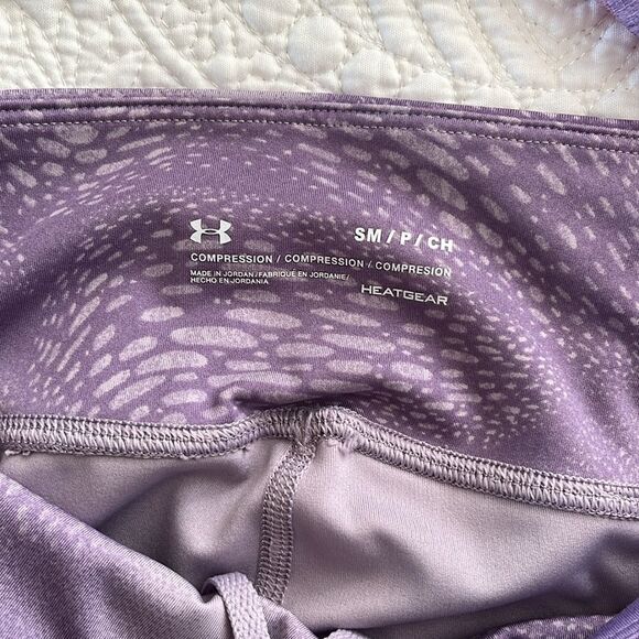 Under Armour Heatgear Crop Compression leggings Size S GUC Purple print - Picture 3 of 5